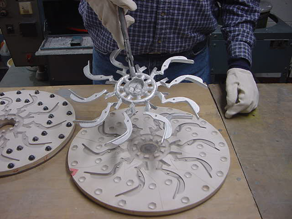 Spooky Ghost Brooch Keychain Semi-Automatic Vacuum Centrifugal Casting Machine for Zamak Ornaments