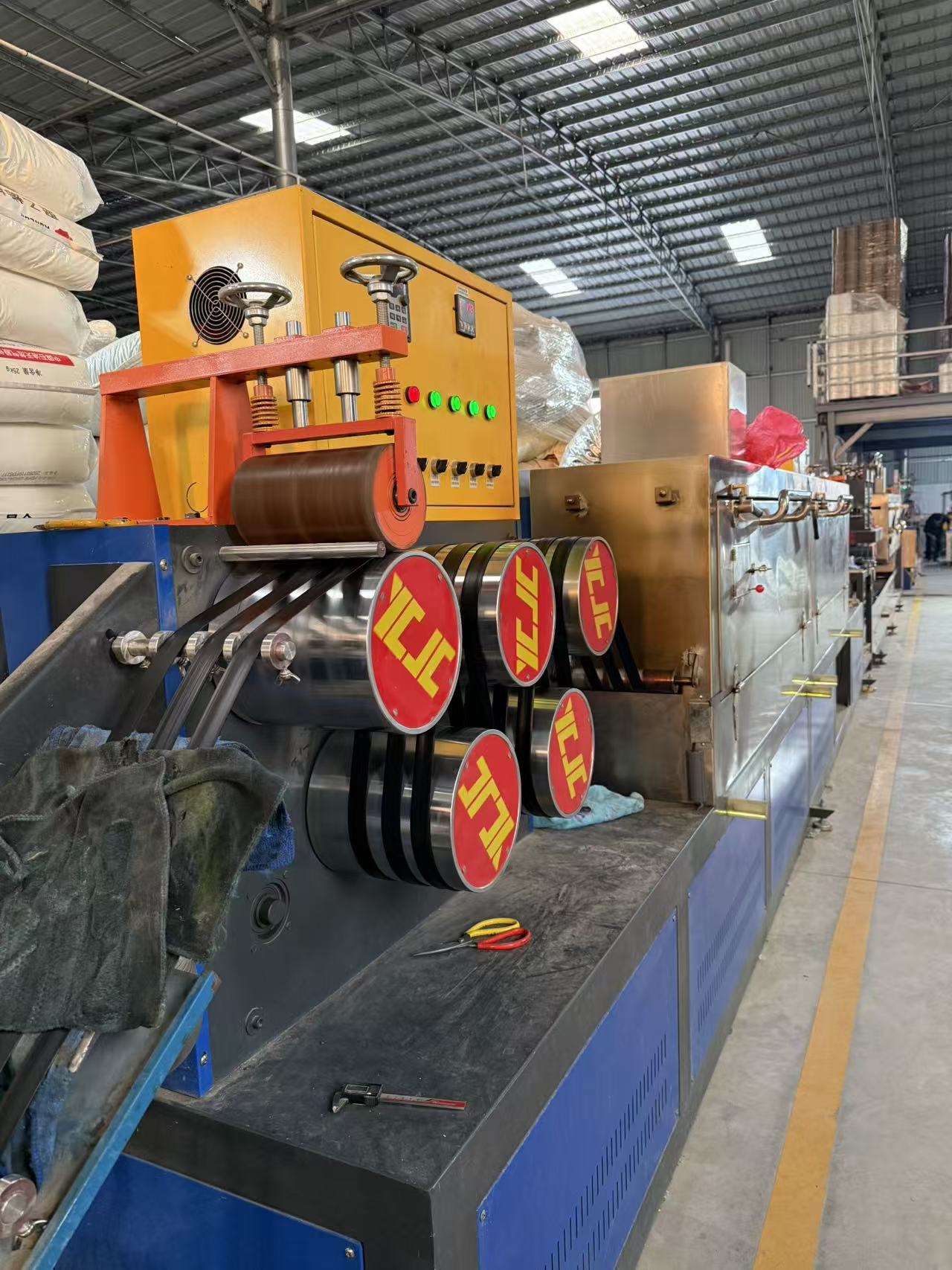 Plastic PP Polypropylene Strapping Making Machine with 300kg/H Output and 6 Straps for Recycled Material
