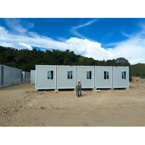 Waterproof Prefabricated Container Building 20ft Flat Pack Dormitory Custom