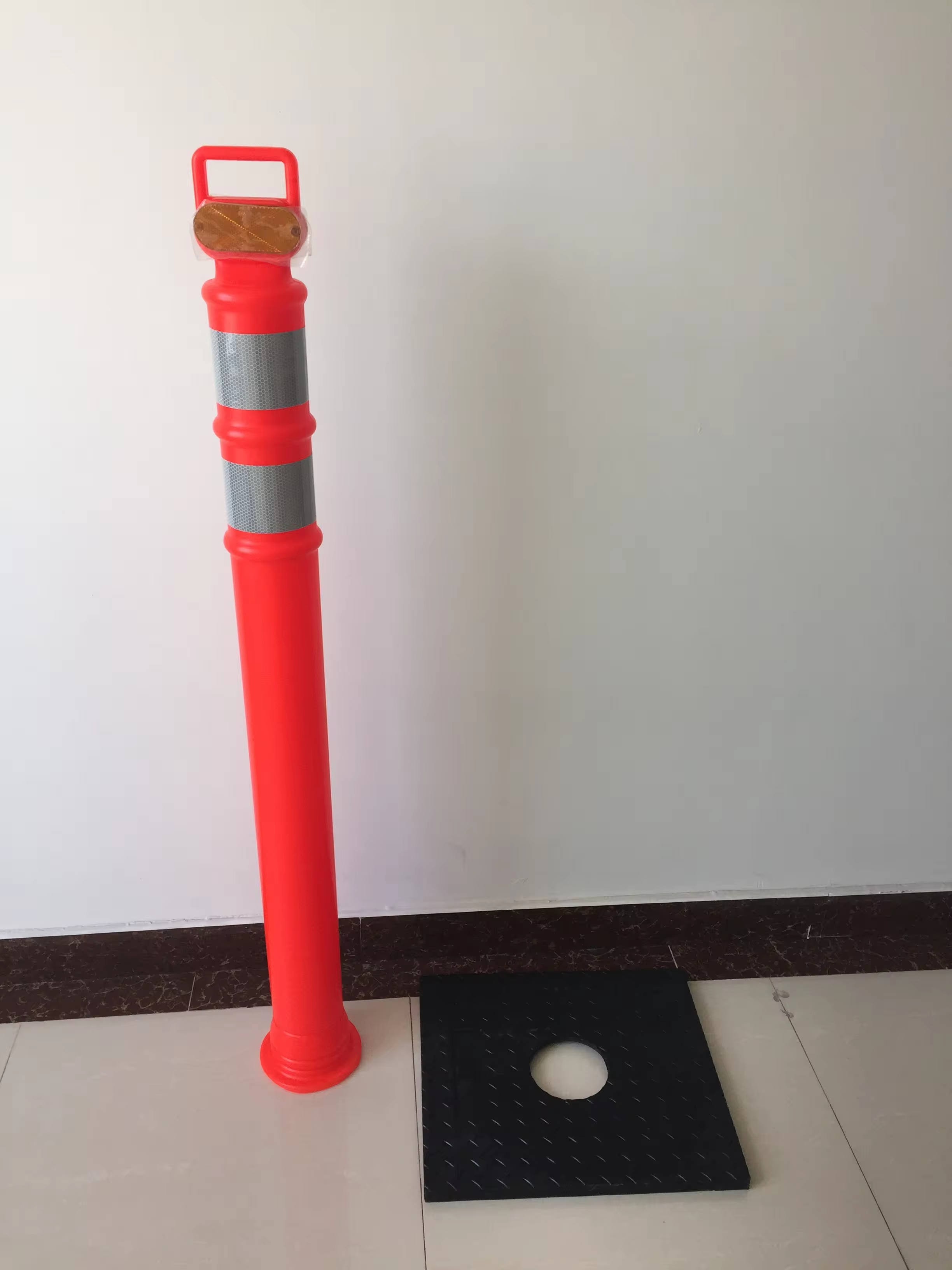 125cm Height Spring Post with Weather-resistant and Durable Material for Road Safety