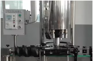 Automatic High Speed Glass Bottle Crown Capping Machine For Beer / Wine