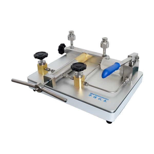 Efficiently Designed Pneumatic Pressure Comparison Pump with M20X1.5 Female Connector