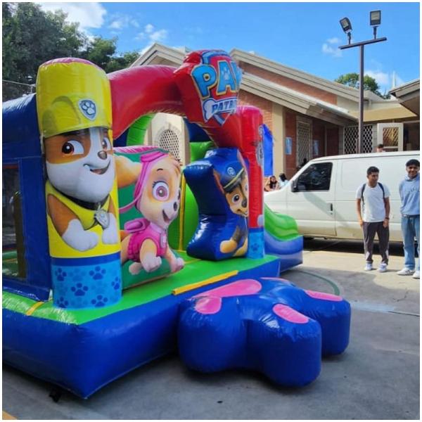 Back Garden Amusement Equipment Customized Logo Acceptable Inflatable Bouncing Castle
