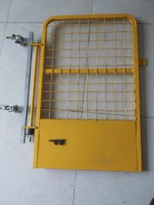 960mm * 761mm Yellow powder coated safety gate/access gate/swing gate