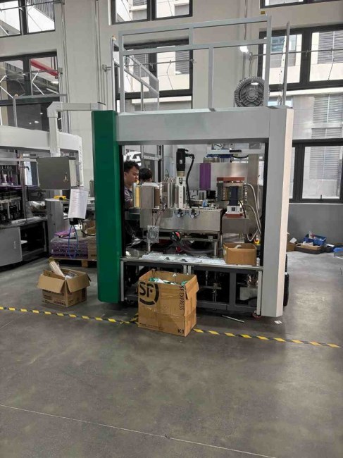 High Precision Automatic Sticker Labeler for Rectangular Plastic Containers
