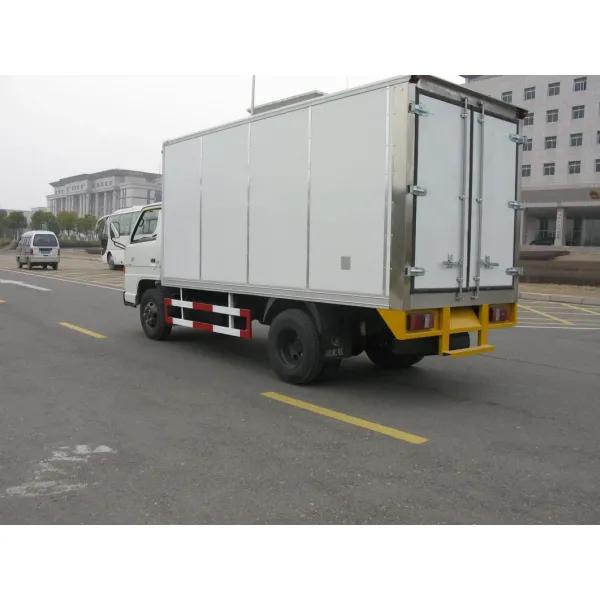 China Truck 5 Tons Small Refrigerator Box Truck Light Freezer Refrigerated Truck