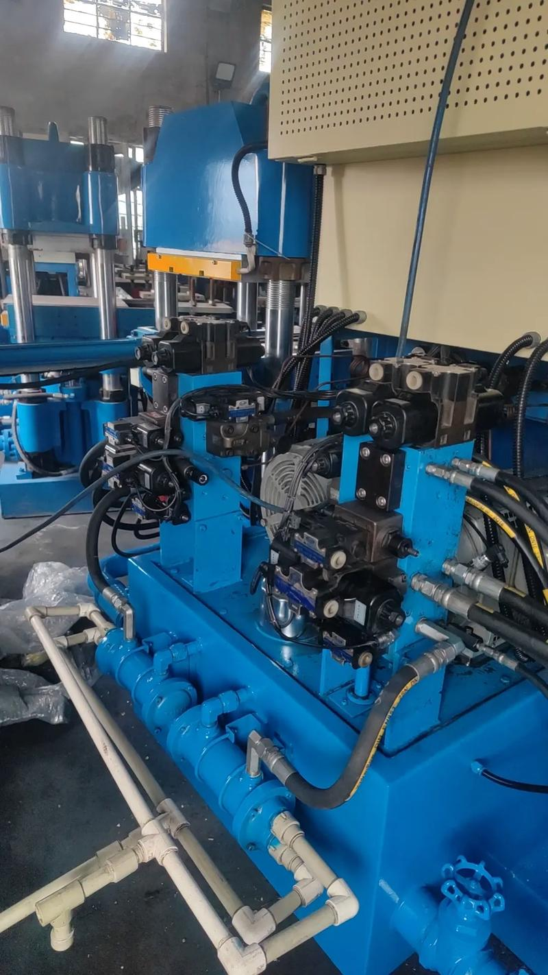 Semi-automatic Rubber Frame Vulcanizing Machine with 500-ton Clamping Force for Rubber Anti-slip Mats and Shock-absorbing Mat Manufacturing