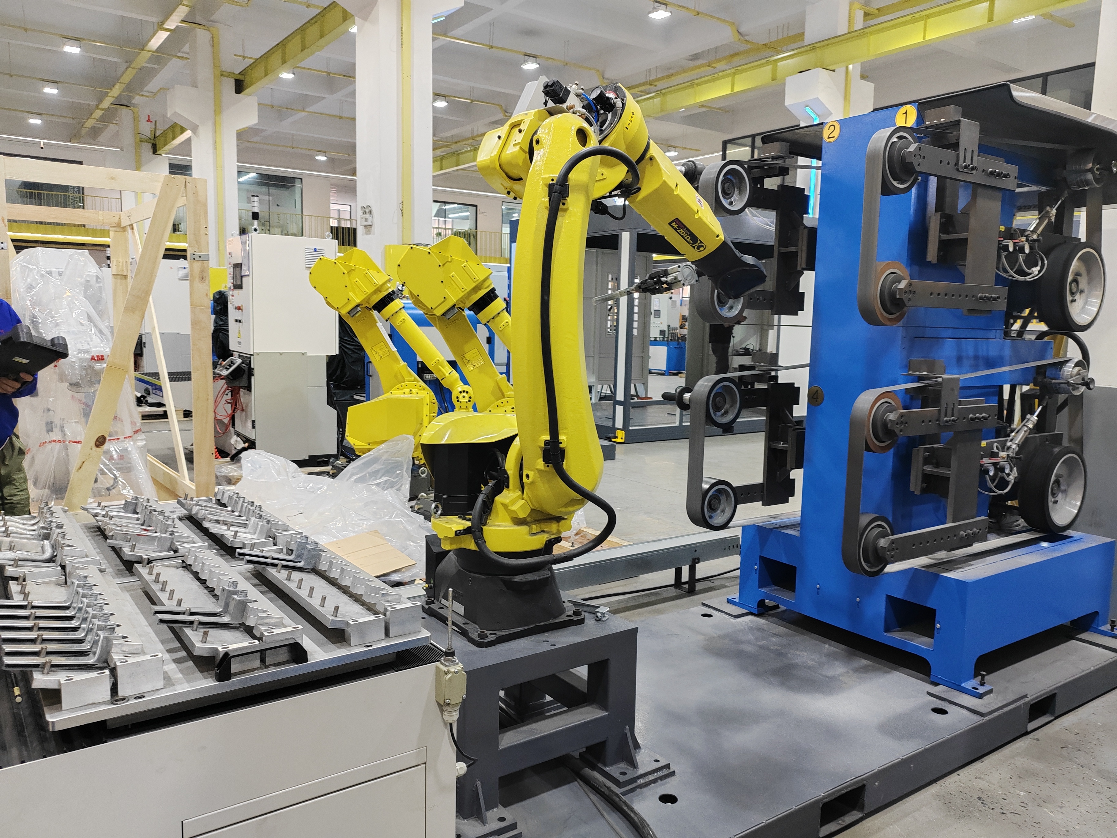 Fully Automatic Robotic Polishing Machine Multi Axis For Door Handle Mirror Finish