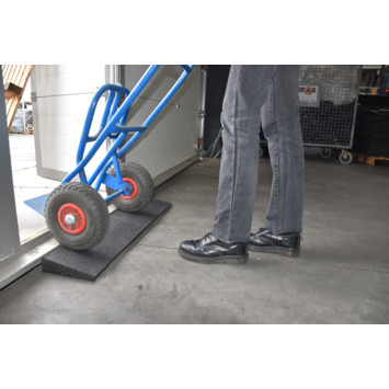 Non-slip rubber kerbside ramp product view