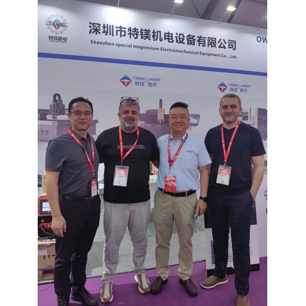 300W Automatic Multifunctional CO2 Laser Cutting Machine CNC Laser Cutter for Wood and Crystal