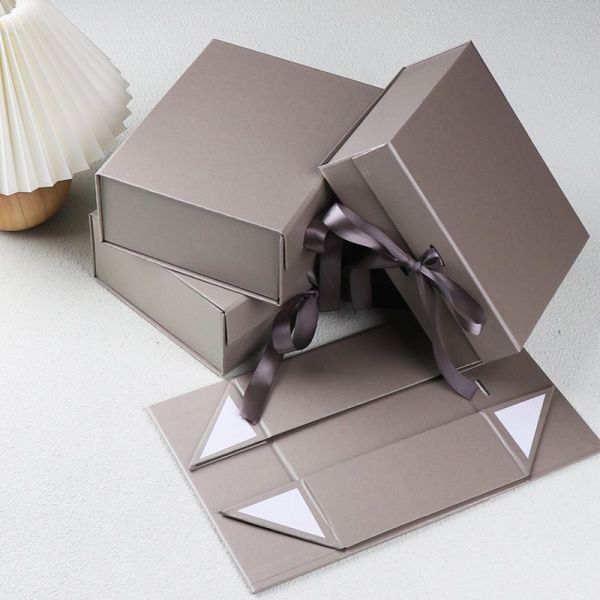 Recycled Paper Ribbon Tie Magnetic Gift Boxes With Matte Finish Packaging Boxes