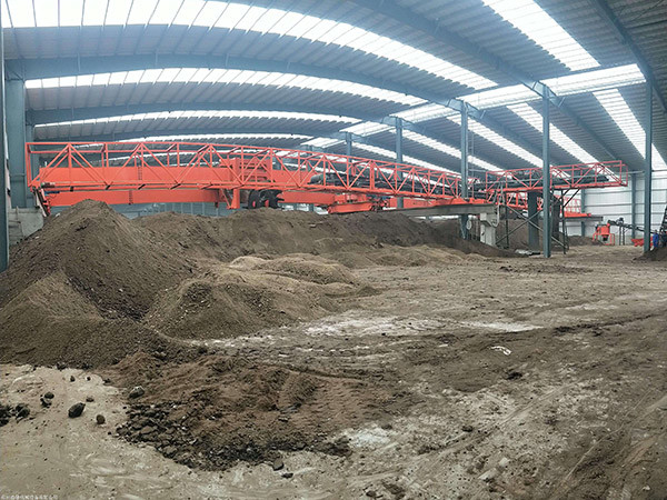 High Efficiency Compost Turner with Low Energy Consumption and Granulation Rate >98% for Organic Fertilizer Production Line