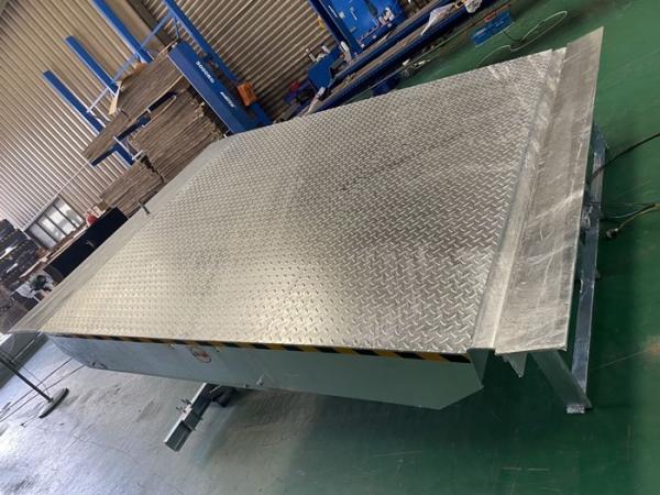 Buy Forklift Loading 6T Hot Dip Galvanized Electric Dock Leveler For Particular Loading Bay Area at wholesale prices
