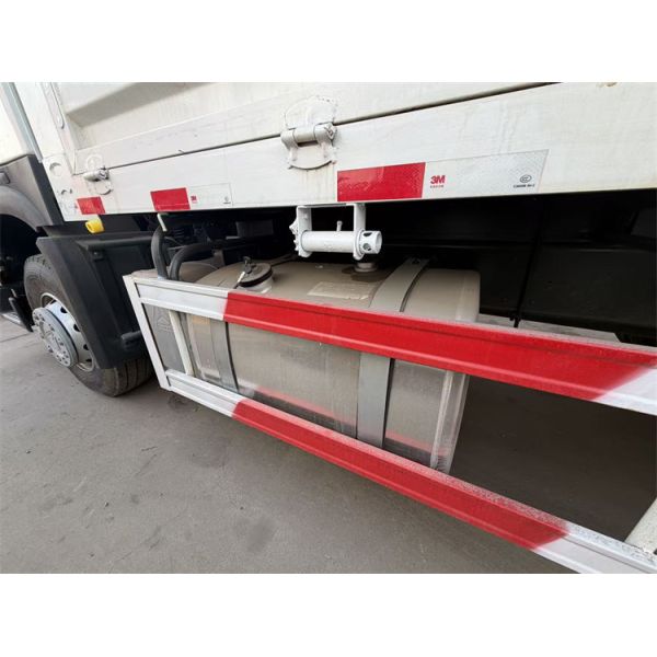 5.8m to 6.8m High Sided Flatbed Cargo Truck 10Tires Sinotruk HOWO 6x4