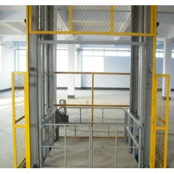 Effective Cargo Transfer 5m Hydraulic Guide Rail Elevator with 2000Kg Loading Capacity