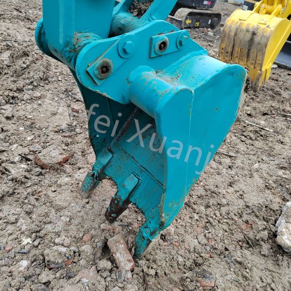 Second Hand Mini Excavator D1105-E4 Engine Model Walking Speed 2.2 / 4.3km/H