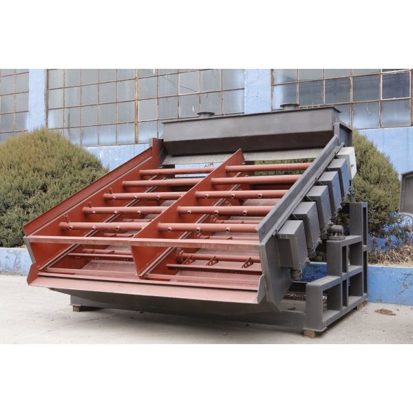 High Capacity Mining Sieve 388t/H Vibrating Screen Size Meshes Customized