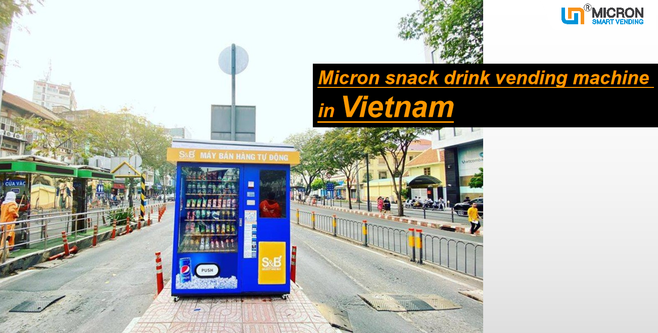Convenient Snacks Drinks Combo Raincoats Folding Umbrella Vending Machine For Outside Location