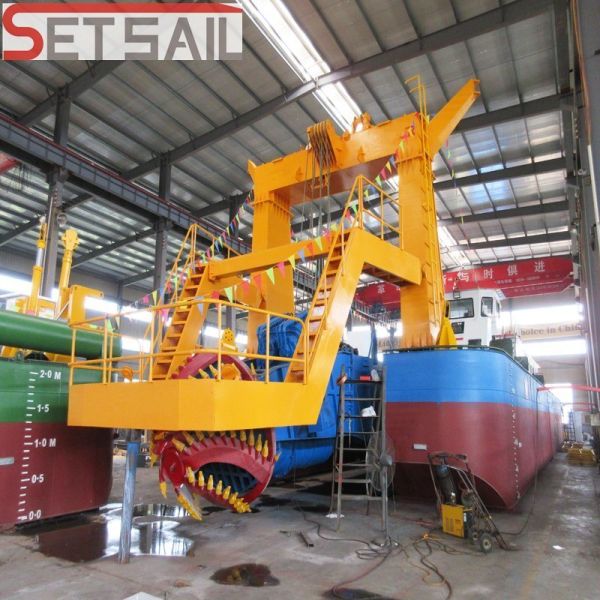 Versatile Hydraulic Sand Mining Dredger for River and Offshore Mail Engine Power 1193