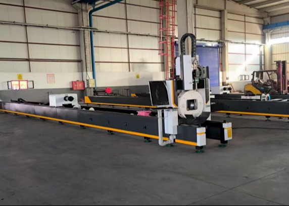 Model LC2412 CNC Laser Tube Pipe Processing Machine For Carbon/Stainless Steel Pipes