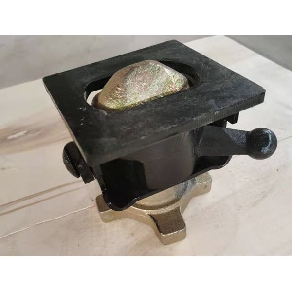 Materials Casting Steel Twist Lock Screw Type Container Trailer Chasis Twistlock Container Flat Bed Red/Black