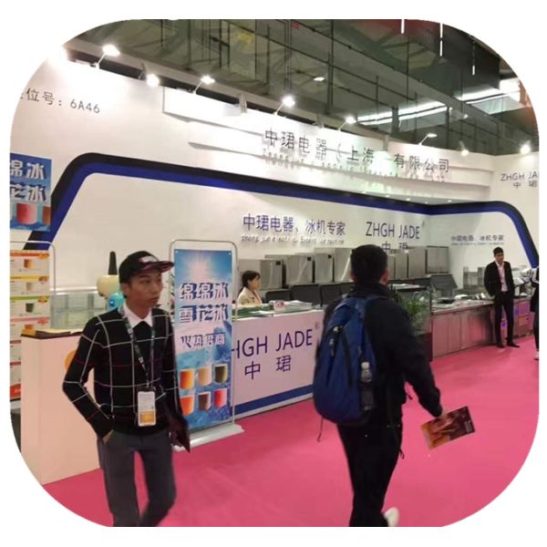 Electric Air Cooled Ice Maker , Ice Cube Machine 22 * 22 * 22MM Ice Size