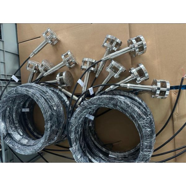 316L Stainless Steel IP68 Corrosion Resistant Submersible Level Sensor Pressure Transmitter for Harsh Environments