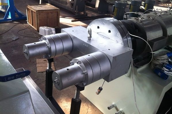 Plastic extrusion machine PP Twin Plastic Pipe Extrusion Line Single Screw