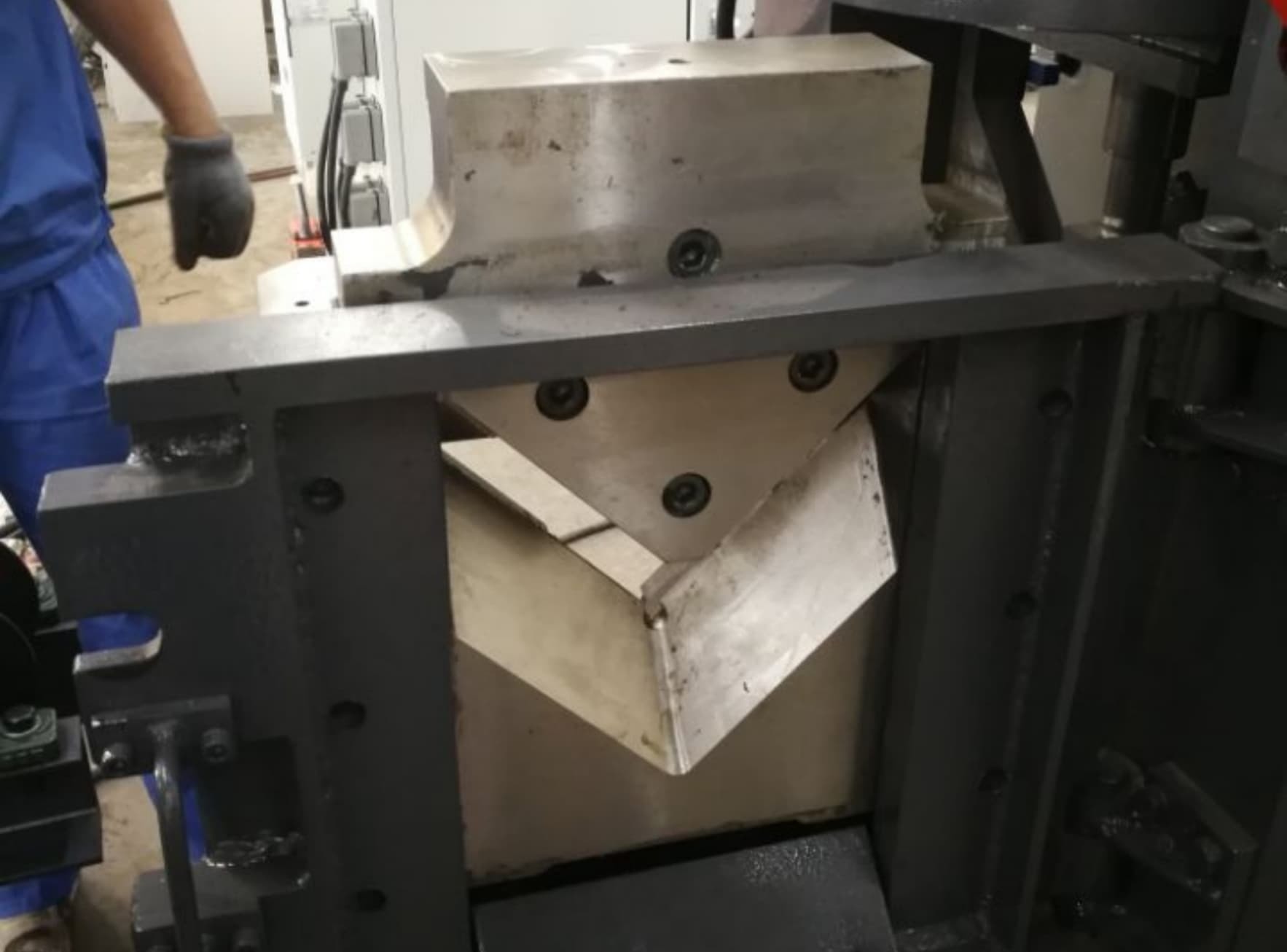 Automatic High Speed CNC Punching, Marking And Shearing Line For Angles Steel Fabrication