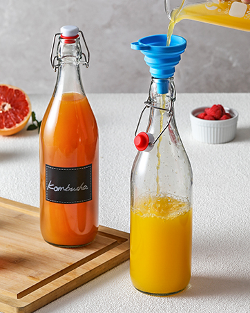 Glass Juicing Bottles with 2 Straws & 2 Lids w Hole- 16 OZ Travel Drinking Jars, Water Cups with Black Airtight Lids