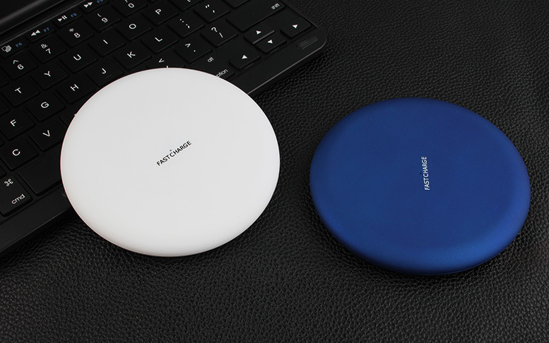 Customized Logo Printing Round Wireless Charger For Mobile Phone With USB HUB Function