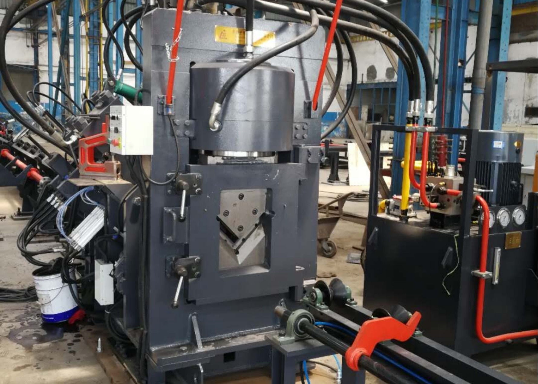 1000KN Cutting Force CNC Punching And Shearing Equipment Line ∟40×40×3～∟100×100×10mm Angle Size