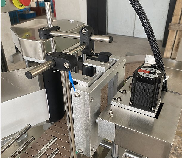 Round Bottle Glass Bottle Sticker Label Automatic Labeling Machine for Food Beverage