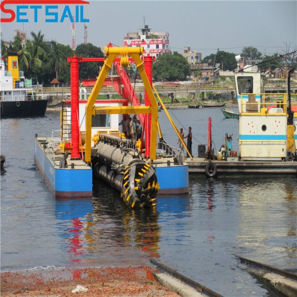 Customized 20 Inch Cutter Suction Dredging Sand Ship with Hydraulic Control by Fada