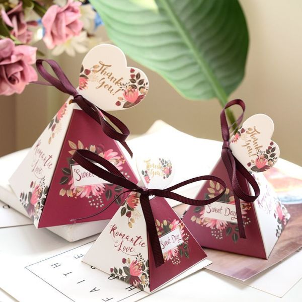 Glossy / Matte Lamination Customized Gift Box House Shaped Gift Paper Packaging Box