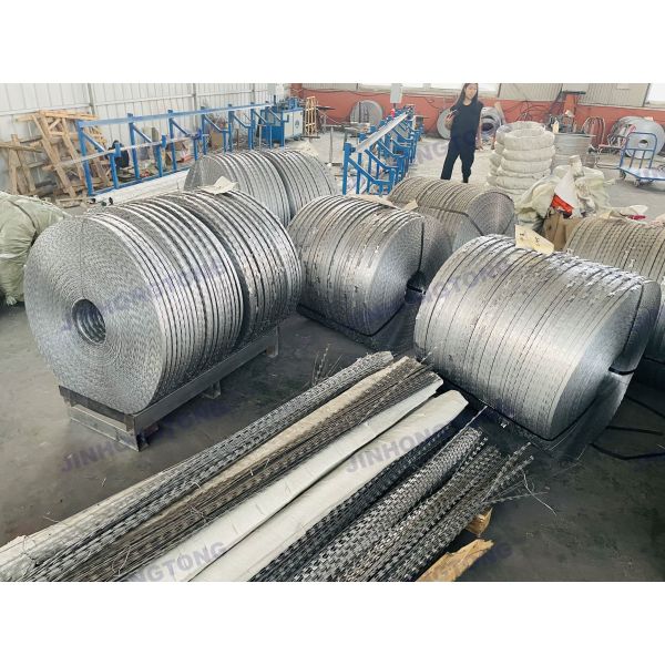 Customizable Barb Length Speed Razor Barbed Wire Galvanized Double-Twisted Barb Wire Machine for Effective Protection