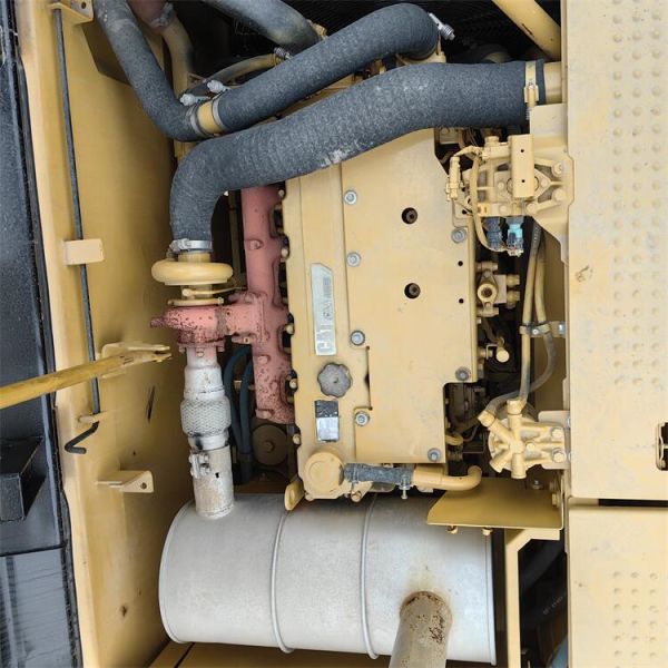 CAT 323 D2L Excavator with Excellent Performance Moving Type Crawler Chain Engine CAT