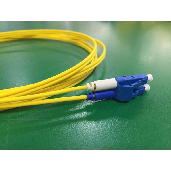 High Density Cabling Fiber Optical Patch Cord Mini Short Boot LC To Angled Boot LC 9/125um