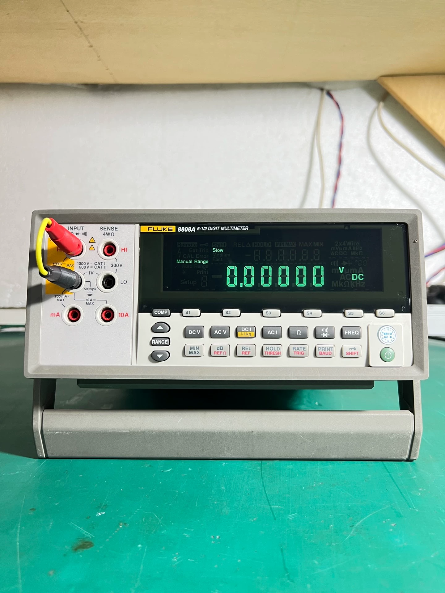 Fluke 8808A 5.5-Digit Dual-Display Bench Fluke Multi Meter With 1-Year Basic DC Voltage Accuracy 1000 V DC 750 V AC 10 A RS-232