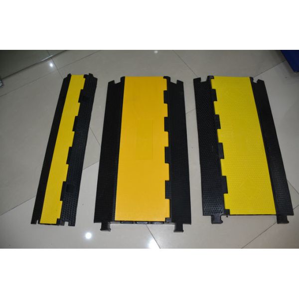 2 Channel Wire Traffic Heavy Duty Rubber Speed Bumps