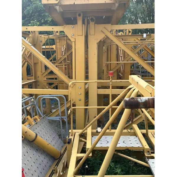 Two Used Xg Tower Crane Flat Head Tower