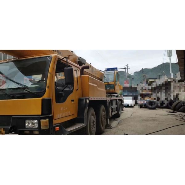 2009 Xg 70ton Hoist Crane Engineering Construction Machinery on Sale