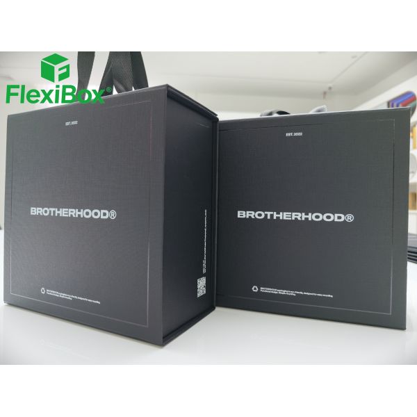 Foldable magnetic black card gift box