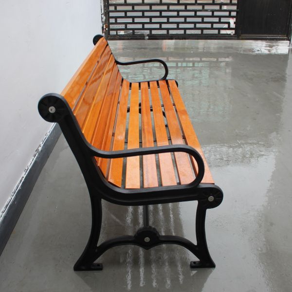 Solid Timber Outdoor Wooden Bench Surface Mounted Type With Black Steel Frame