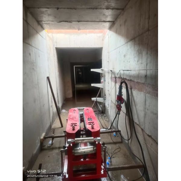 GSS-5Z Intelligent Cable Conveyor 10KN Electric Cable Pulling Machine with Remote Control and Durable Rubber Track