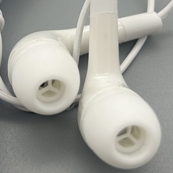 Lower Cost Headset Earphone with Eco-Friendly ABS PVC Material and Customized Promotion Gift