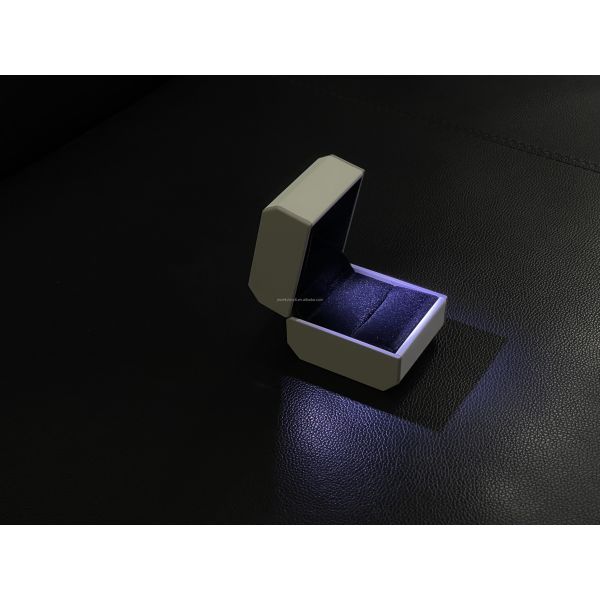 Customized Your Logo-White Pu Leather LED Ring Box