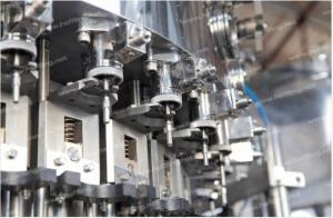 China PLC Beverage Carbonated Filling Machine 12000PCS/H Bottle Filling Machine  Isobaric Filling on sale