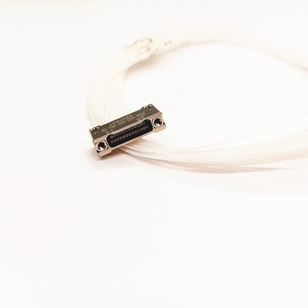 250V J63A Series Micro D Connector with Twisted Wire Elastic Micro-Pin Inserts 0.635mm Spacing and Screw and Nut Locking