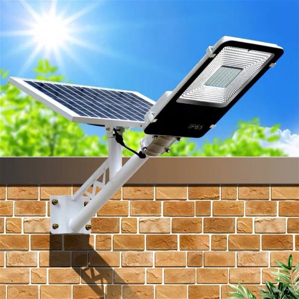 Ip65 Waterproof aluminum Solar Powered LED Street Light Brightness LED Chips With Pole